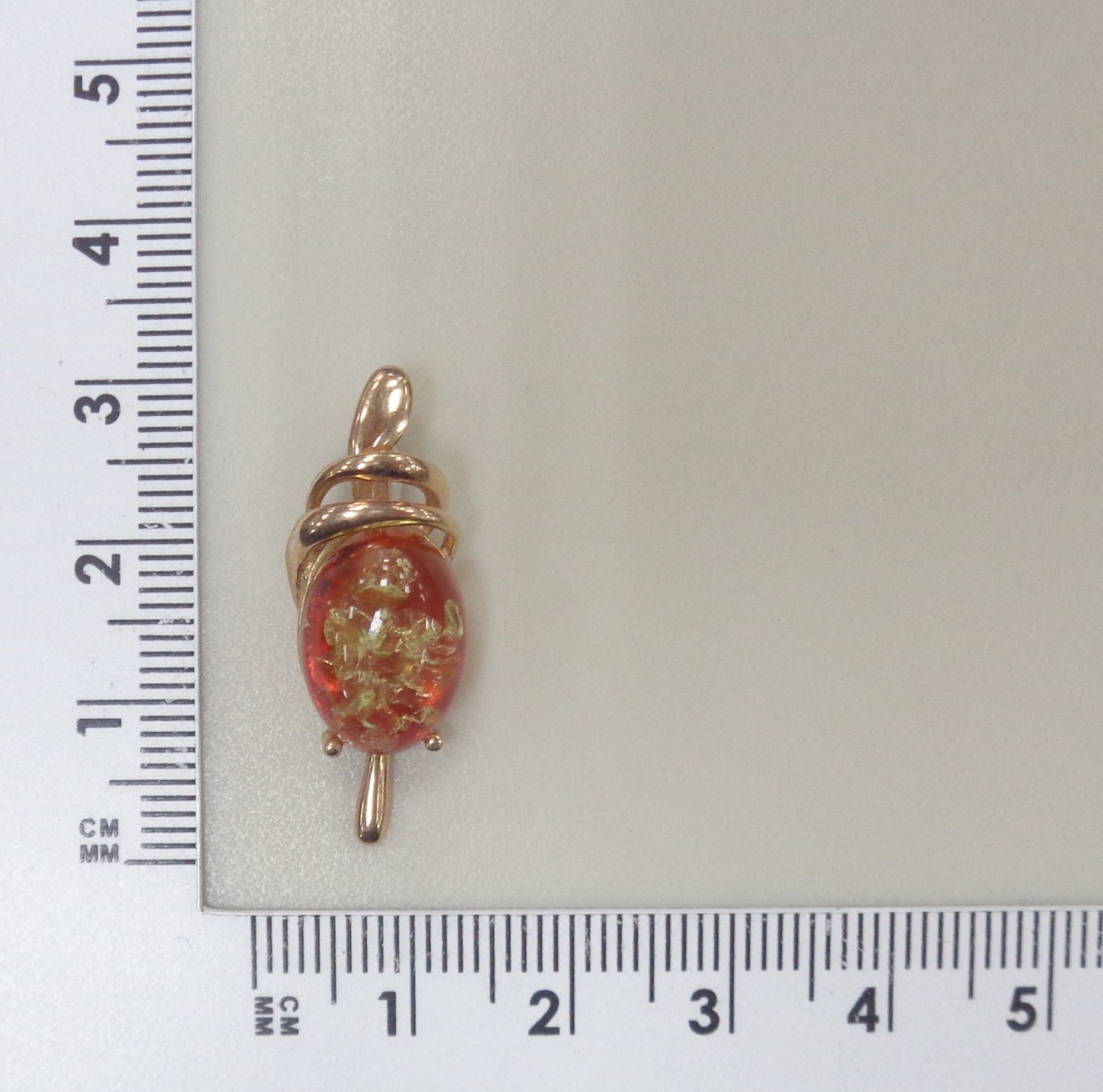 Серебряная подвеска с янтарем